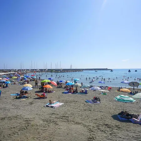 2 Bedroom Lovely In Apartamento Lavagna