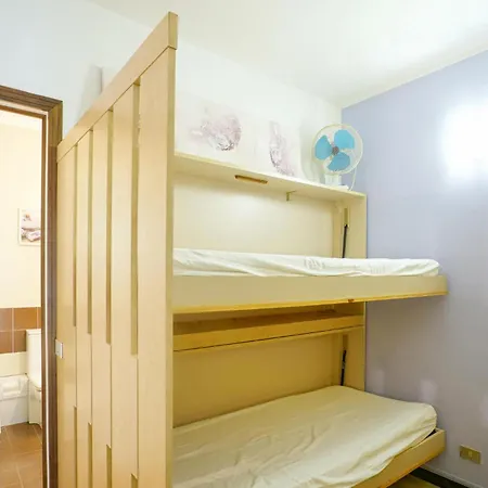 Apartment 2 Bedroom Lovely In